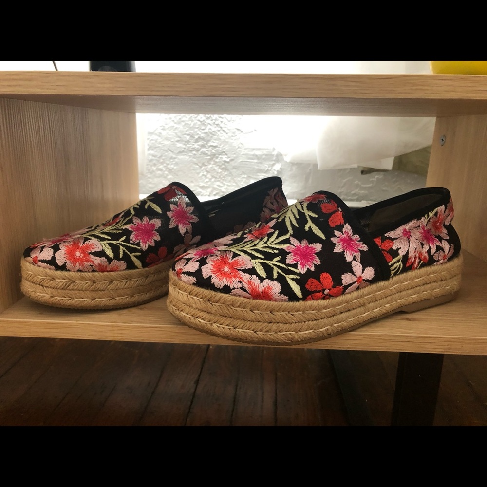 Naturalizer embroidered espadrilles